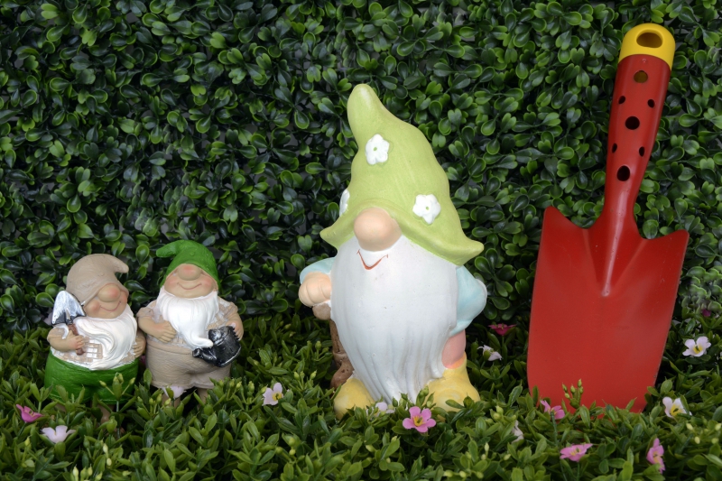 sasu-BIOT-min_garden-gnome-1404358